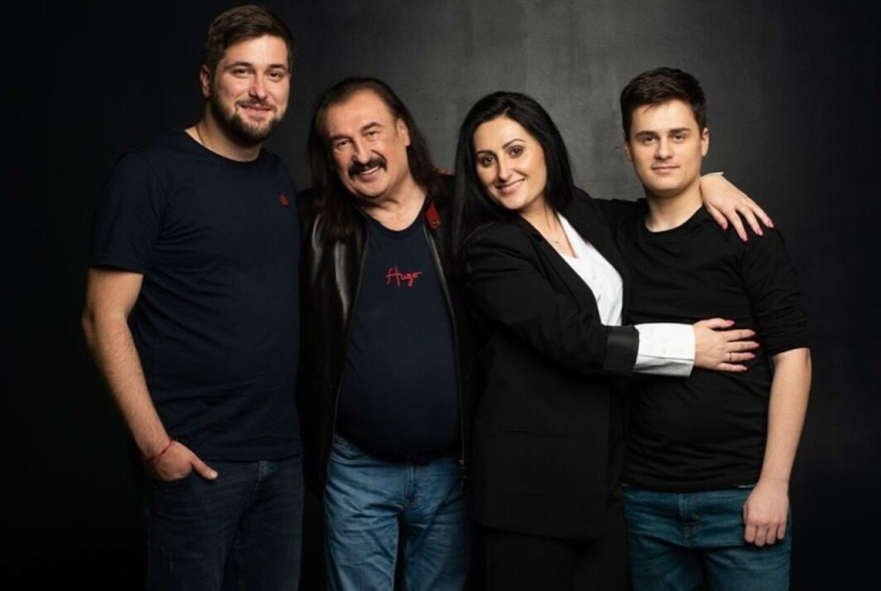 "Эта болезнь у него была давно". Друзья и коллеги раскрыли неизвестные страницы жизни Степана Гиги, которые тот скрывал от публики