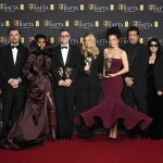 В Лондоне объявлены победители BAFTA 2026: кто увёз золотые маски