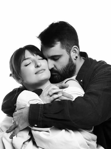 Звезда "Женского квартала" Оруджова сообщила о помолвке с коллегой по "Лиге смеха". Фото кольца