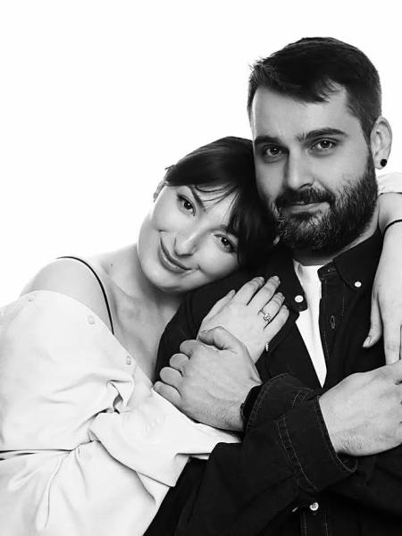 Звезда "Женского квартала" Оруджова сообщила о помолвке с коллегой по "Лиге смеха". Фото кольца