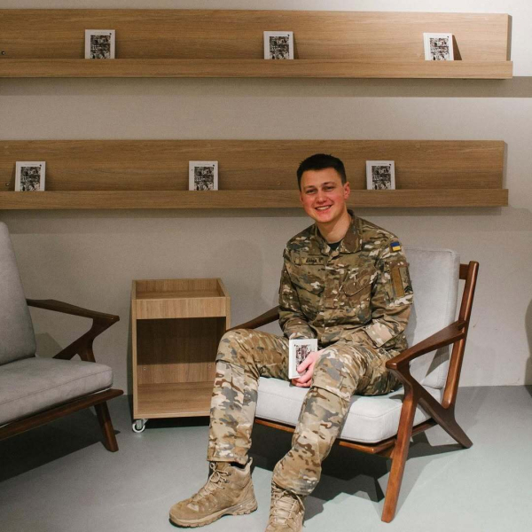 Звезды Голливуда продекламировали стихи украинских героев и растрогали сеть. Видео