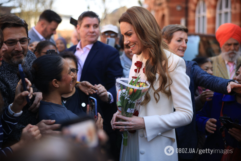 Экзотические танцы и необычный подарок: принцесса Кейт Миддлтон совершила неофициальный визит в особое место