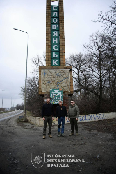 Шон Пенн пропустил церемонию "Оскар", но посетил военных на Донбассе. Фото