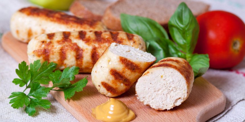 Как приготовить домашние куриные сосиски: простой и полезный рецепт
