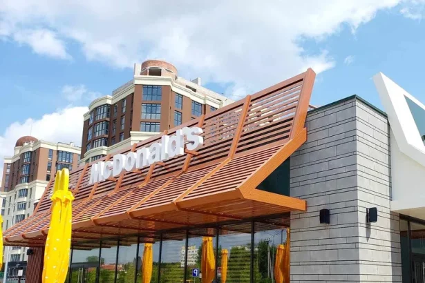 Футбольные стаканы McDonald’s 2026: как приобрести, сколько стоят и кто представлен в коллекции