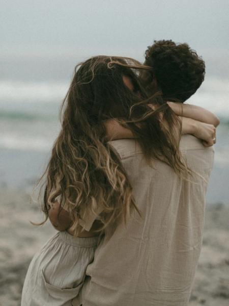 Від love bombing до situationship: розшифровуємо сучасні дейтинг-терміни, які варто знати