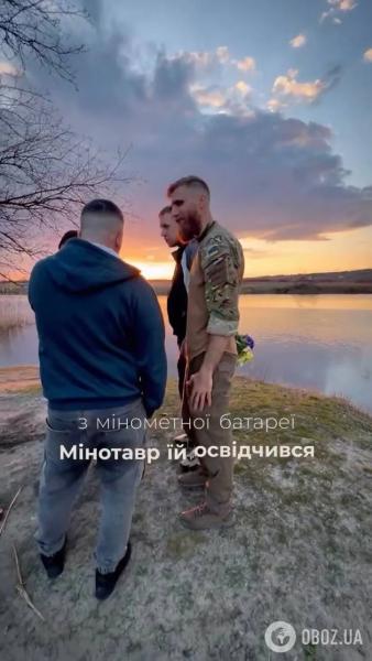 Павел Вышебаба сделал предложение новой возлюбленной, с которой знаком всего три месяца: поэт-воин показал видео трогательного момента