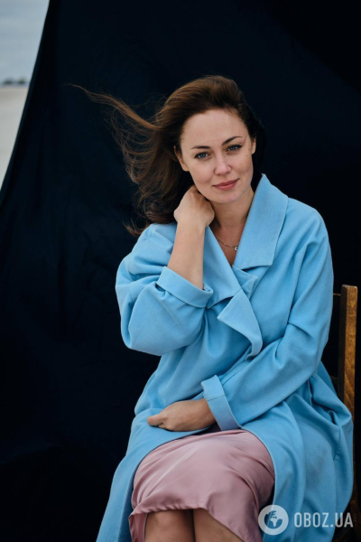 "Думали, что мы живем в пещерах и имеем кнопочные телефоны". Звезда "Щедрика" Яна Королева – о переезде за границу, потере мамы и вине россиян