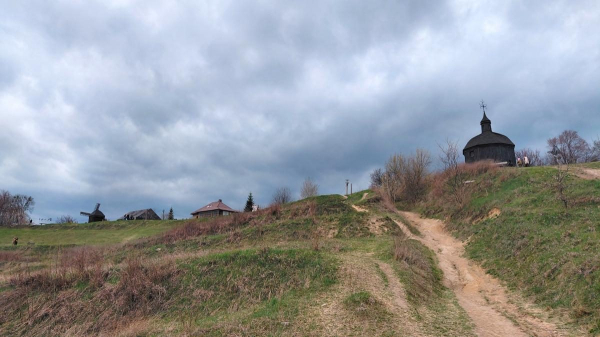 На Великдень у Витачів: місце сили на мальовничих схилах Дніпра На Великдень у Витачів: місце сили на мальовничих схилах Дніпра