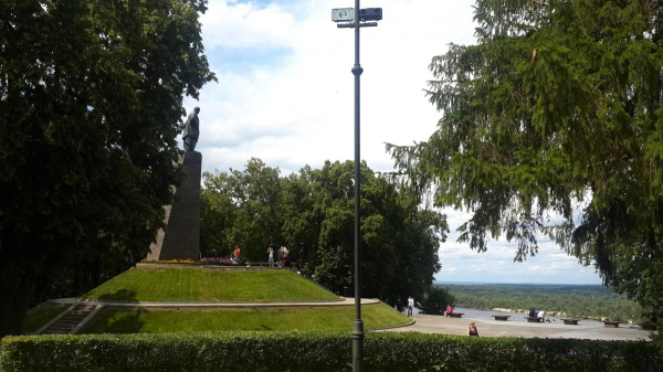 5 ідей для весняної подорожі на вихідні по Україні: від сакур до Шевченка 5 ідей для весняної подорожі на вихідні по Україні: від сакур до Шевченка