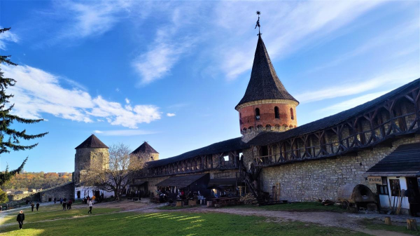 5 ідей для весняної подорожі на вихідні по Україні: від сакур до Шевченка 5 ідей для весняної подорожі на вихідні по Україні: від сакур до Шевченка