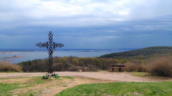 На Великдень у Витачів: місце сили на мальовничих схилах Дніпра На Великдень у Витачів: місце сили на мальовничих схилах Дніпра