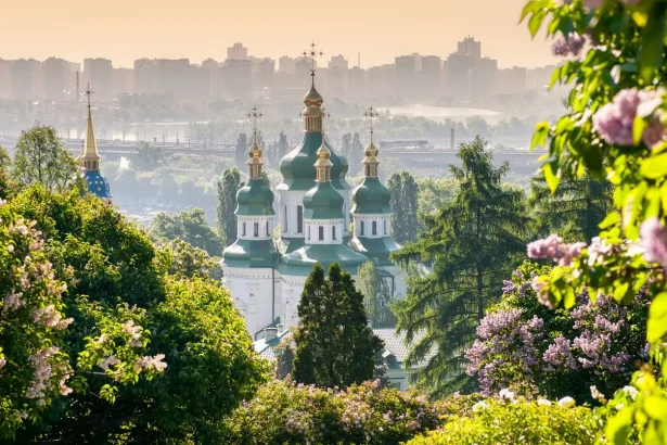 Какие травы нельзя освящать на Троицу: что кладут в праздничный букет и каких растений избегают
