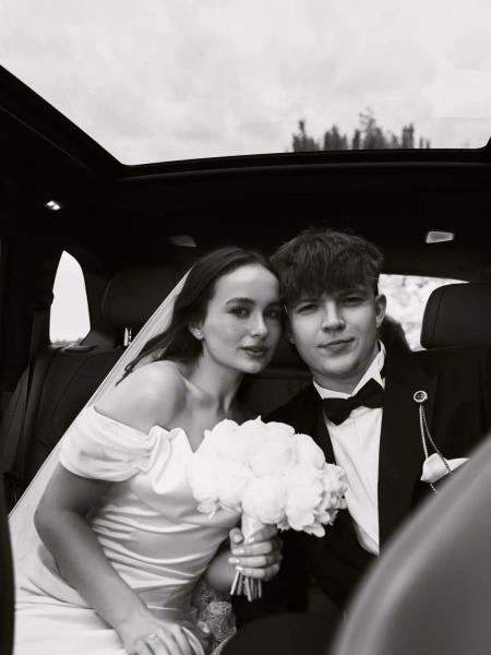 24-летний певец DREVO женился через три месяца после помолвки: как выглядели молодожены на церемонии. Фото