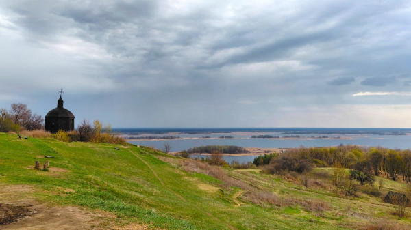 П'яте літо без українського моря: де шукати відпочинок біля води в Україні П'яте літо без українського моря: де шукати відпочинок біля води в Україні