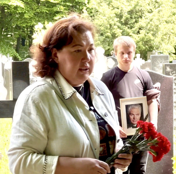 "Мамочка, не бросай меня". Друзья суперзвезды украинского телевидения Александра Сафонова рассказали, как на самом деле жил последние годы голос эпохи