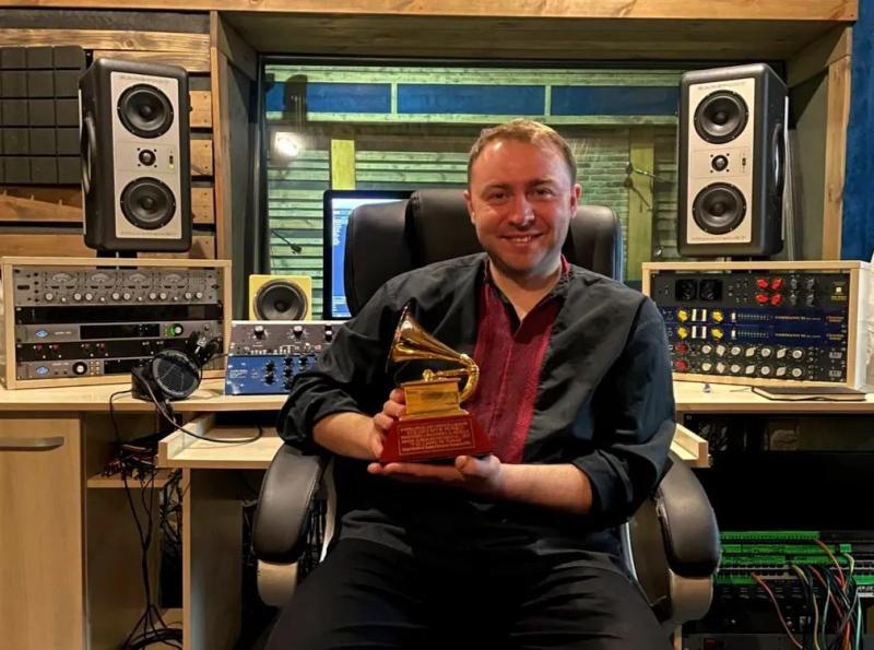 Впервые в истории: украинцы получили Latin Grammy за альбом для испанского гитариста, записанный во Львове во время войны