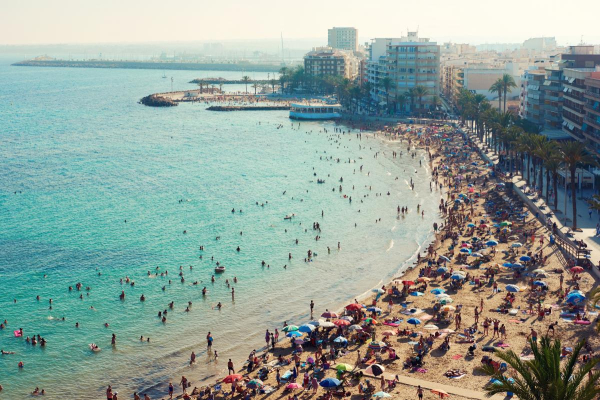 На море влітку: куди українцям поїхати у відпустку за кордон цього року, щоб не розоритися На море влітку: куди українцям поїхати у відпустку за кордон цього року, щоб не розоритися