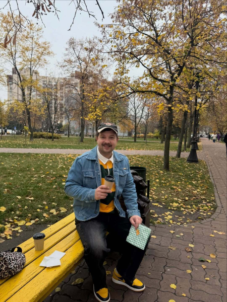 "Все врут с утра до вечера". "Львы на джипе" – об абсурдных выходках звезд, реальных заработках стендаперов и унижениях ради смеха
