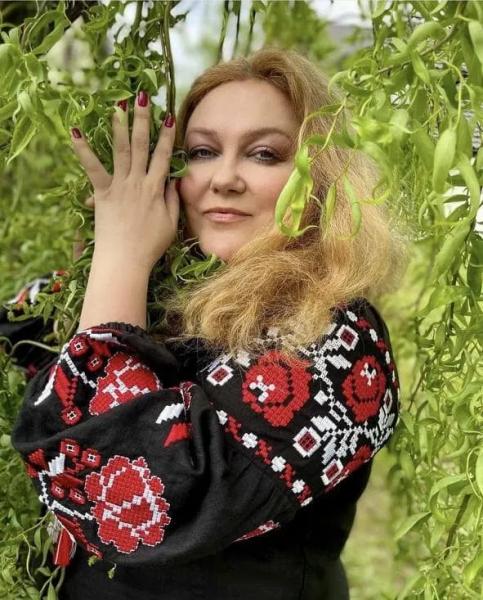 "Времена сейчас очень изменились". Леся Самаева – о блате в кино, жесткой правде об актерских детях и главном правиле своего брака