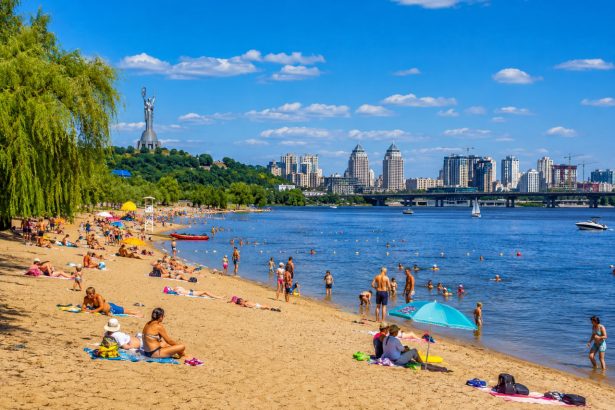 Где покупаться в Киеве 2026: список озер, пляжей, адреса и что открыто летом