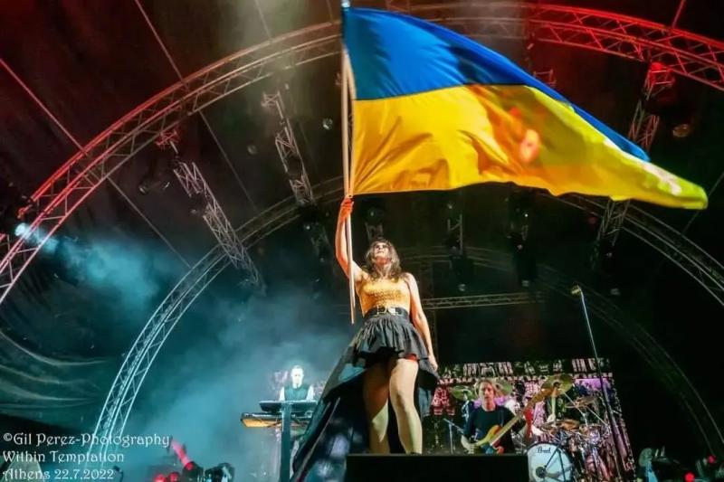 Солистка культовой группы Within Temptation трогательным жестом поддержала Украину на концерте. Видео