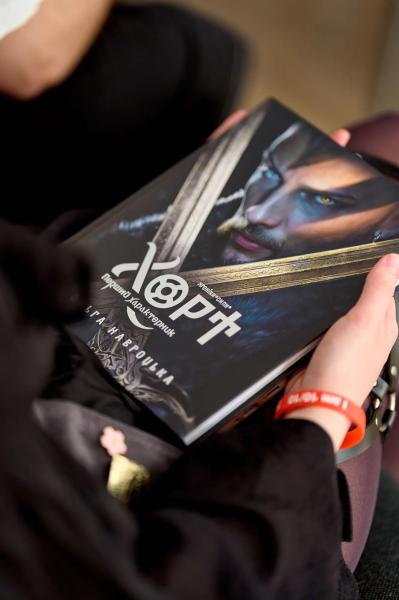 "Хорт. Первый характерник": на Fan Con 2026 в Киеве представили вторую часть фэнтези-романа из вселенной "Хроники Силы"