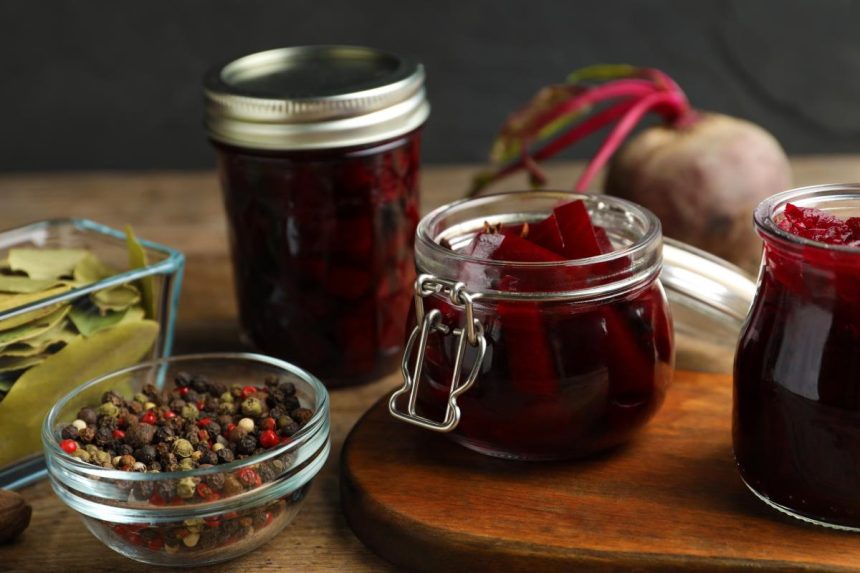 Как закрыть свеклу на зиму: 5 вкусных и практичных заготовок для борща, салатов и закусок