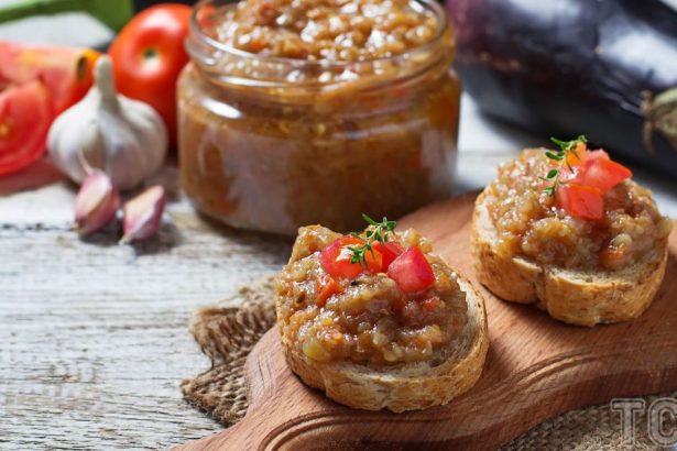 Как приготовить баклажанную икру: классический рецепт вкусной овощной закуски