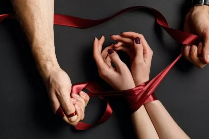 Что такое БДСМ в отношениях: значение термина и основные принципы
