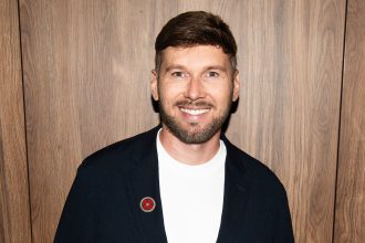 Режиссер Алексей Комаровский