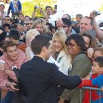 Тоби Магуайр общается с поклонниками на премьере «Человека-паука 3», 2007 год